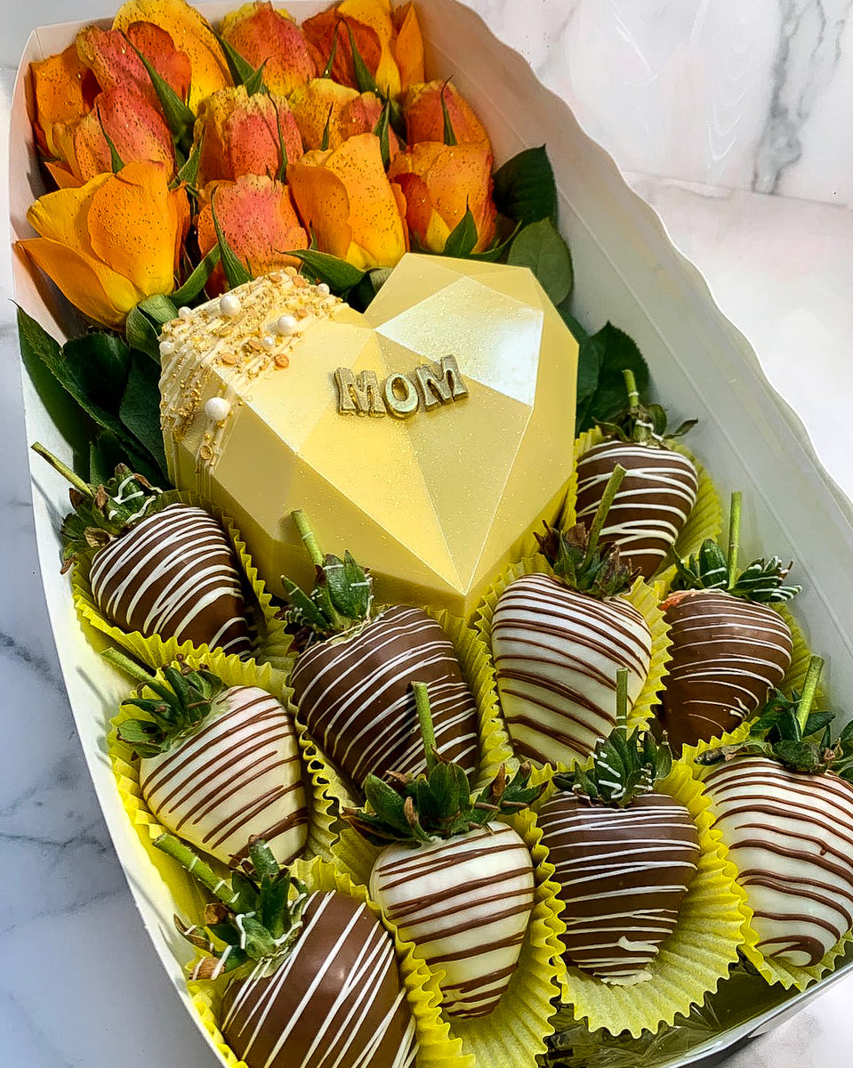 Rose Box with Strawberries – Chocolate Place, image size:959x1200
